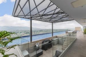 Tropical Vista iFreses, 2nd floor! AC, TV and Pool