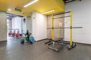 Tropical Vista iFreses, 2nd floor! AC, TV and Pool