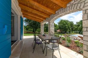 Strandnahe Steinvilla nur 800 Meter zum Strand mit Privatpool, BBQ, Waschmaschine