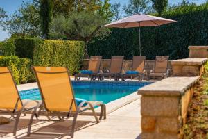 Faszinierendes Ferienhaus mit Privatpool, Volleyballfeld, Fussballplatz, Trampolin beim bekannten Radweg Parenzana