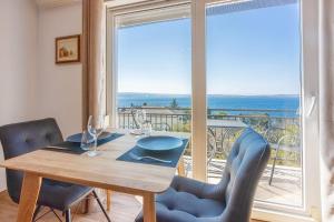 Beeindruckendes Apartment nur 100 Meter zum Strand mit Jacuzzi, Sauna, Meerblick, WiFi