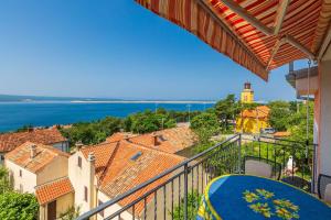 Helles Apartment nur 650 Meter zum Strand mit herrlichem Meerblick, privatem Balkon, Waschmaschine