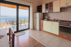 Helles Apartment nur 650 Meter zum Strand mit herrlichem Meerblick, privatem Balkon, Waschmaschine
