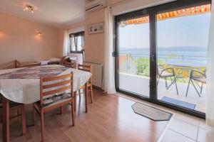 Helles Apartment nur 650 Meter zum Strand mit herrlichem Meerblick, privatem Balkon, Waschmaschine 