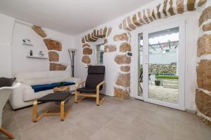 Malerisches Steinhaus mit Privatpool, BBQ, Waschmaschine, Liegen, klimatisierte Schlafzimmer