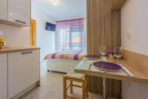 Bezauberndes Studio nur 100 Meter zum Strand mit Sauna, Whirlpool, Meerblick, WiFi 