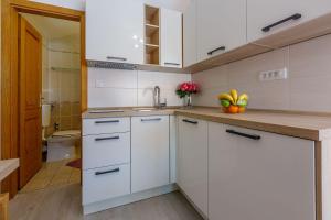 Bezauberndes Studio nur 100 Meter zum Strand mit Sauna, Whirlpool, Meerblick, WiFi