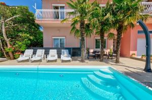 Traumhaftes Penthouse nur 400 Meter zum Strand mit beheizbarem Pool, Meerblick, Babybett, Grill