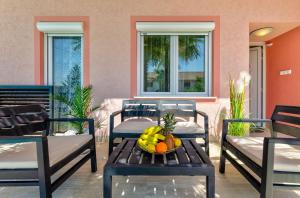 Traumhaftes Penthouse nur 400 Meter zum Strand mit beheizbarem Pool, Meerblick, Babybett, Grill