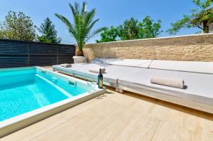 Traumhaftes Penthouse nur 400 Meter zum Strand mit beheizbarem Pool, Meerblick, Babybett, Grill