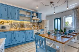 Beeindruckende 5-Sterne-Villa mit Meerblick, Sauna, Gym, beheizten Privatpool, Spielplatz, BBQ 
