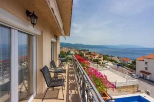 Modernes Apartment nur 300 Meter zum Strand mit Meerblick, Pool, Grill - hundefreundlich