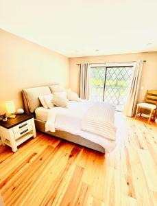 Oceanside Manor - Fancy Room - Golf course & Beach View