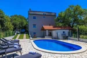 Atemberaubende Villa mit Whirlpool, Privatpool, Aussendusche, Fitnessraum, Waschmaschine