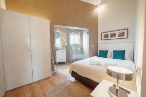 Downtown Elegant by Hosty