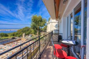 Beeindruckendes Apartment mit Whirlpool, Lounge-Liegen, Meerblick, Grill