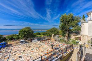 Beeindruckendes Apartment mit Whirlpool, Lounge-Liegen, Meerblick, Grill