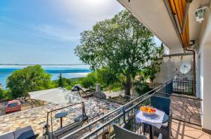 Beeindruckendes Apartment mit Whirlpool, Lounge-Liegen, Meerblick, Grill