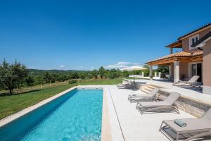 Beeindruckende Villa mit Panoramablick, Privatpool, Tischtennis, Tischfussball, Spielplatz, Babybett 