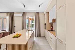 Beeindruckende Villa mit Panoramablick, Privatpool, Tischtennis, Tischfussball, Spielplatz, Babybett