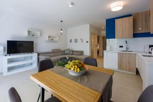 Malerisches Apartment nur 500 Meter zum Strand mit Pool, Gym, Sauna