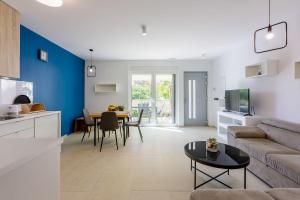 Malerisches Apartment nur 500 Meter zum Strand mit Pool, Gym, Sauna