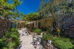 Mediterranes Ferienhaus mit Meerblick, Aussendusche, Liegen, Grill, Waschmaschine - Haustiere erlaubt