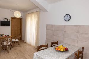 Helles Apartment nur 150 Meter zum Strand mit Dachterrasse, Meerblick, Grill