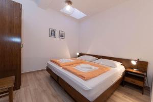 Helles Apartment nur 150 Meter zum Strand mit Dachterrasse, Meerblick, Grill