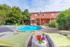 Hundefreundliches Ferienhaus mit Spielplatz, Privatpool, Kicker, Holzkohlegrill - Grižane