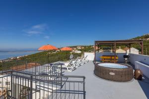 Beeindruckendes Apartment mit grosser Dachterrasse, Whirlpool, Meerblick, Grill, Aussendusche