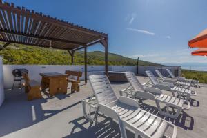 Beeindruckendes Apartment mit grosser Dachterrasse, Whirlpool, Meerblick, Grill, Aussendusche