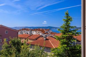 Helles Apartment in Neubausiedlung nur 500 Meter zum Strand mit Meerblick, Waschmaschine