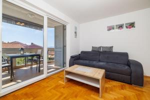 Helles Apartment in Neubausiedlung nur 500 Meter zum Strand mit Meerblick, Waschmaschine