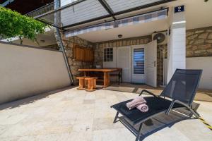 Helles Studio-Apartment nur 350 Meter zum Strand mit Grill, Privatparkplatz, Liege