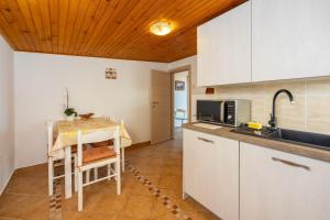Komfortables Apartment nur 250 Meter zum Sandstrand mit privater Dachterrasse und Meerblick