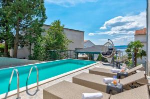 Renoviertes Apartment nur 150 Meter zum Strand mit Jacuzzi, Meerblick, Pool, Billardtisch