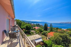 Modernes Apartment nur 300 Meter zum Strand mit Meerblick, Waschmaschine, Trockner, Grill