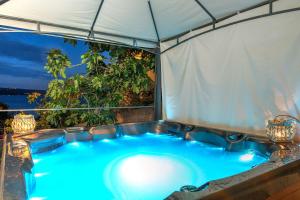 Malerisches Apartment nur 150 Meter zum Strand mit Jacuzzi, Pool, Meerblick, Billard