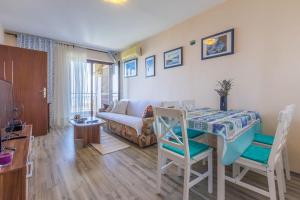 Charmantes Apartment nur 300 Meter zum Strand mit Meerblick, Waschmaschine, WiFi