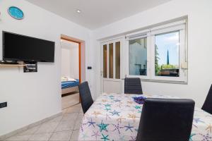 Idyllisches Apartment nur 300 Meter zum Strand mit Meerblick, Whirlpool, Grill