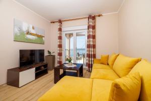 Malerisches Apartment nur 350 Meter zum Strand mit Panoramameerblick, Pool, Aussendusche