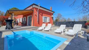 Moderne Villa mit Liegebereich, Grill, Privatpool, Waschmaschine 