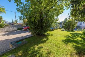 Idyllisches Apartment nur 250 Meter zum Strand mit Meerblick, privater Terrasse, Privatparkplatz