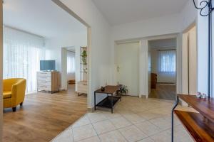 Idyllisches Apartment nur 250 Meter zum Strand mit Meerblick, privater Terrasse, Privatparkplatz