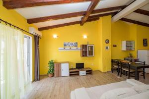 Einzigartiges Apartment nur 300 Meter zum Strand mit Meerblick, privatem Balkon, Waschmaschine