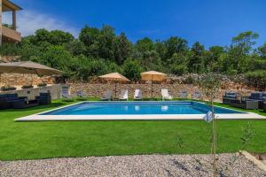 Komfortables Apartment nur 350 Meter zum Strand mit Meerblick, Pool, Aussendusche