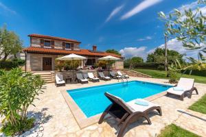 Faszinierende Villa mit 4 Bikes, Privatpool, Panoramablick, BBQ-Bereich, Waschmaschine 