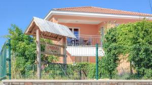 Helles Apartment mit Meerblick, Liegewiese, Grillbereich, Waschmaschine 