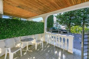 Charmantes Apartment nur 50 Meter zum Strand mit privater Terrasse, Meerblick, Parkplatz